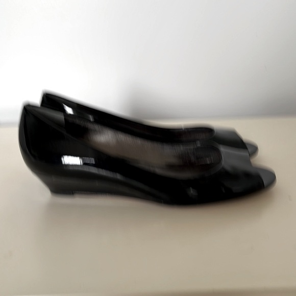 Cole Haan Black Patent Low Heeled Open Toe Wedges, US 8.5 - Picture 5 of 8